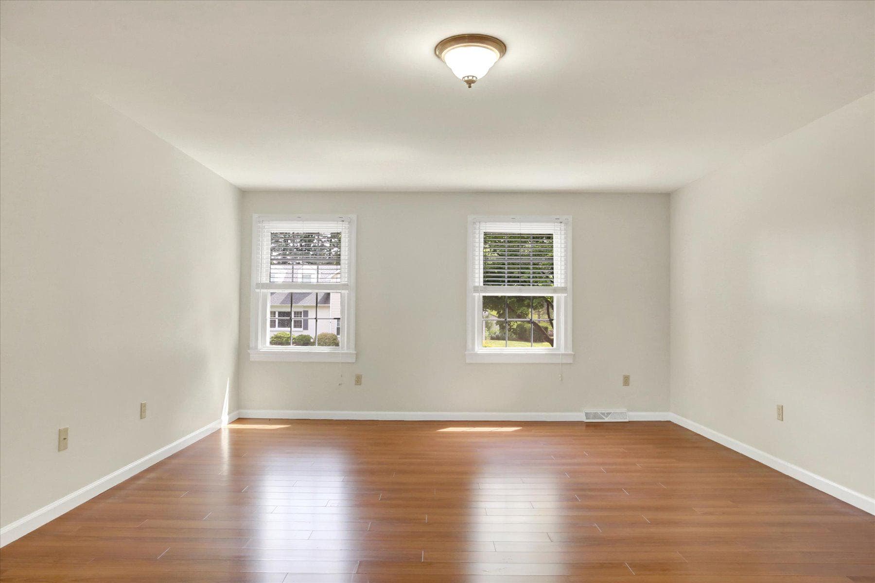 470 Woodcrest Drive photo 32