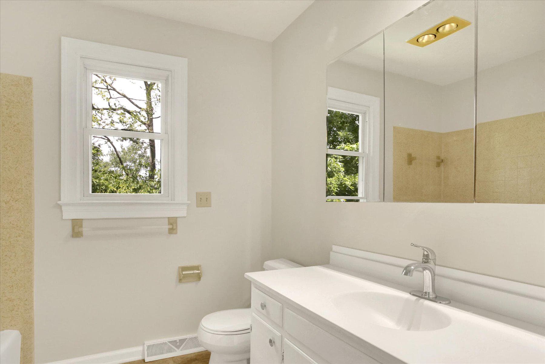 470 Woodcrest Drive photo 36