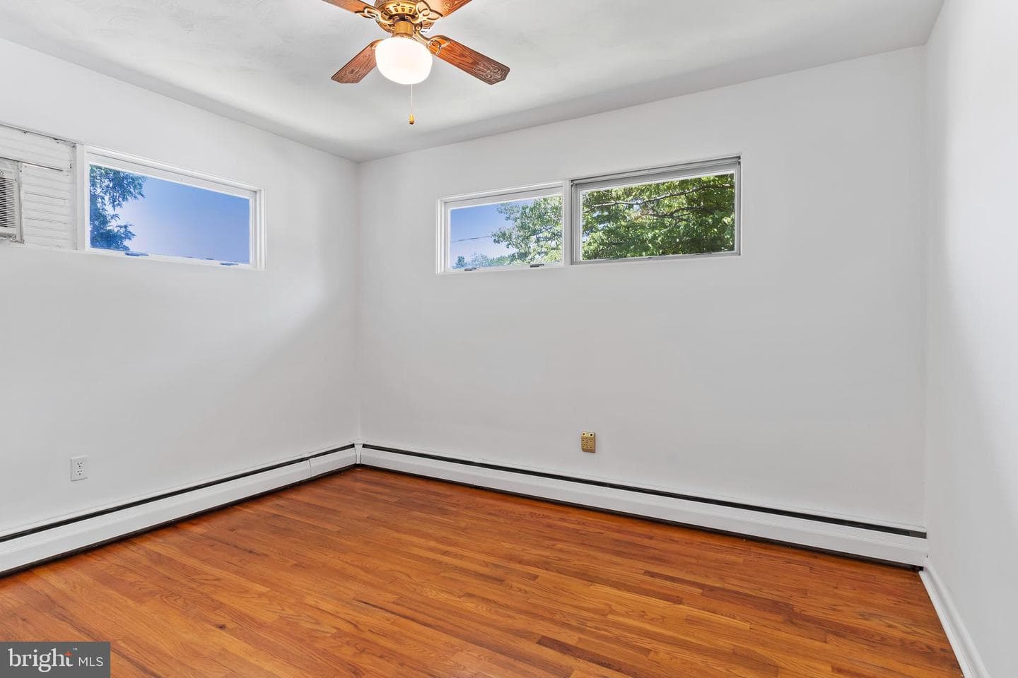 902 Apple Drive photo 18
