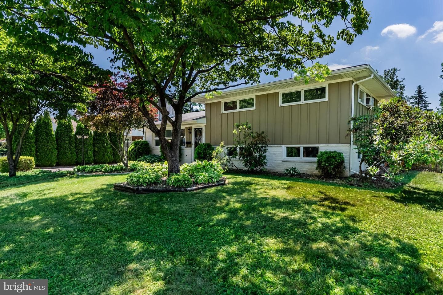 902 Apple Drive photo 2