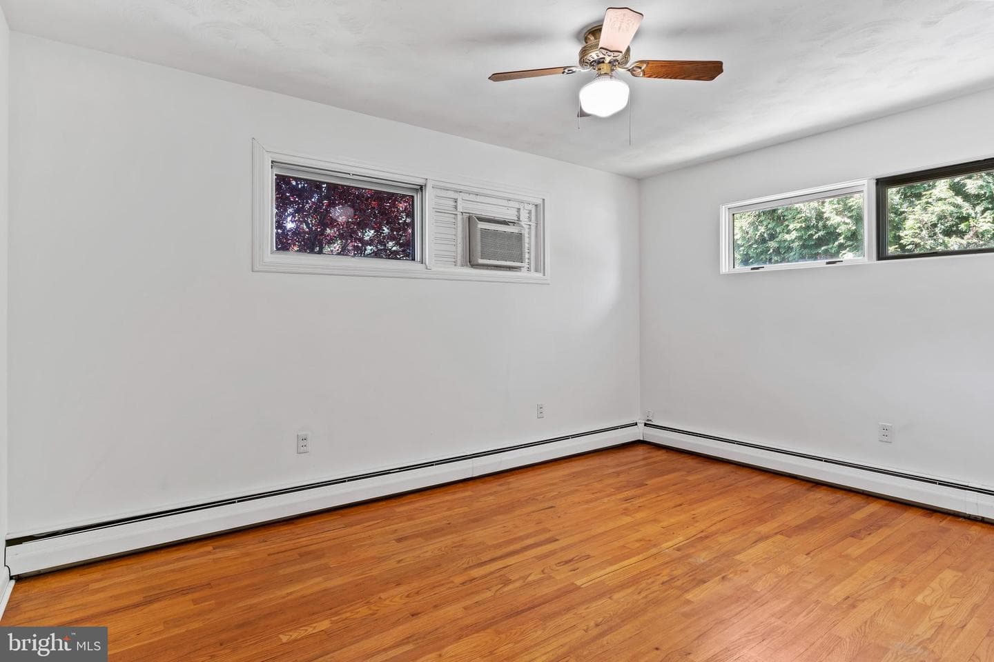 902 Apple Drive photo 20