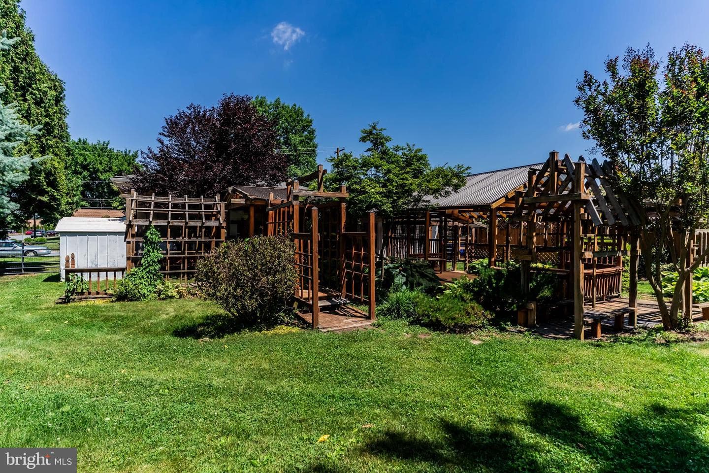 902 Apple Drive photo 32