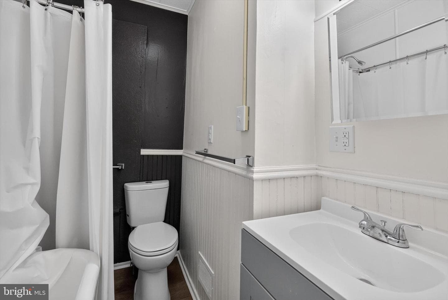 115 E Locust Street photo 15