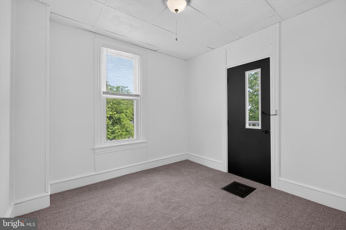 115 E Locust Street photo 16