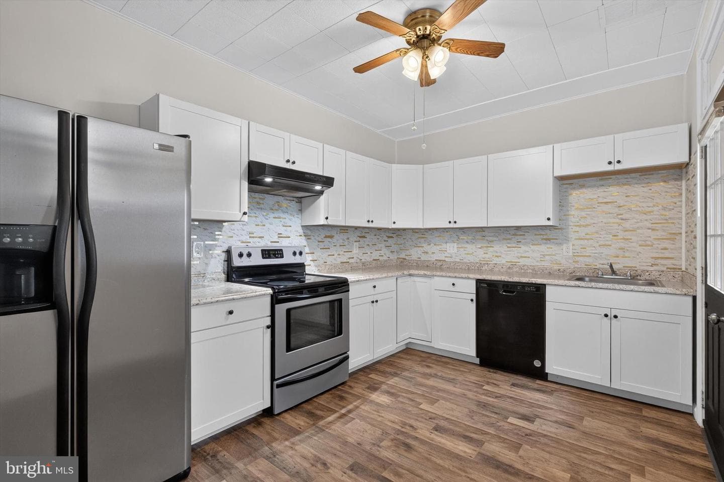 115 E Locust Street photo 8