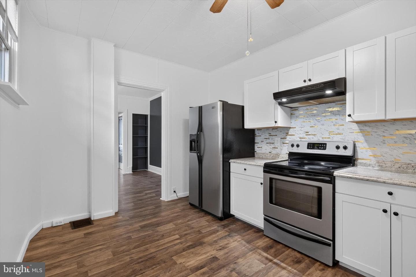 115 E Locust Street photo 9