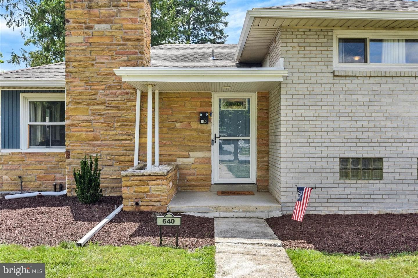 640 Walton Street photo 2