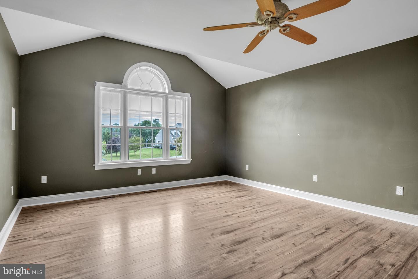 4002 Glenfinnan Place photo 22