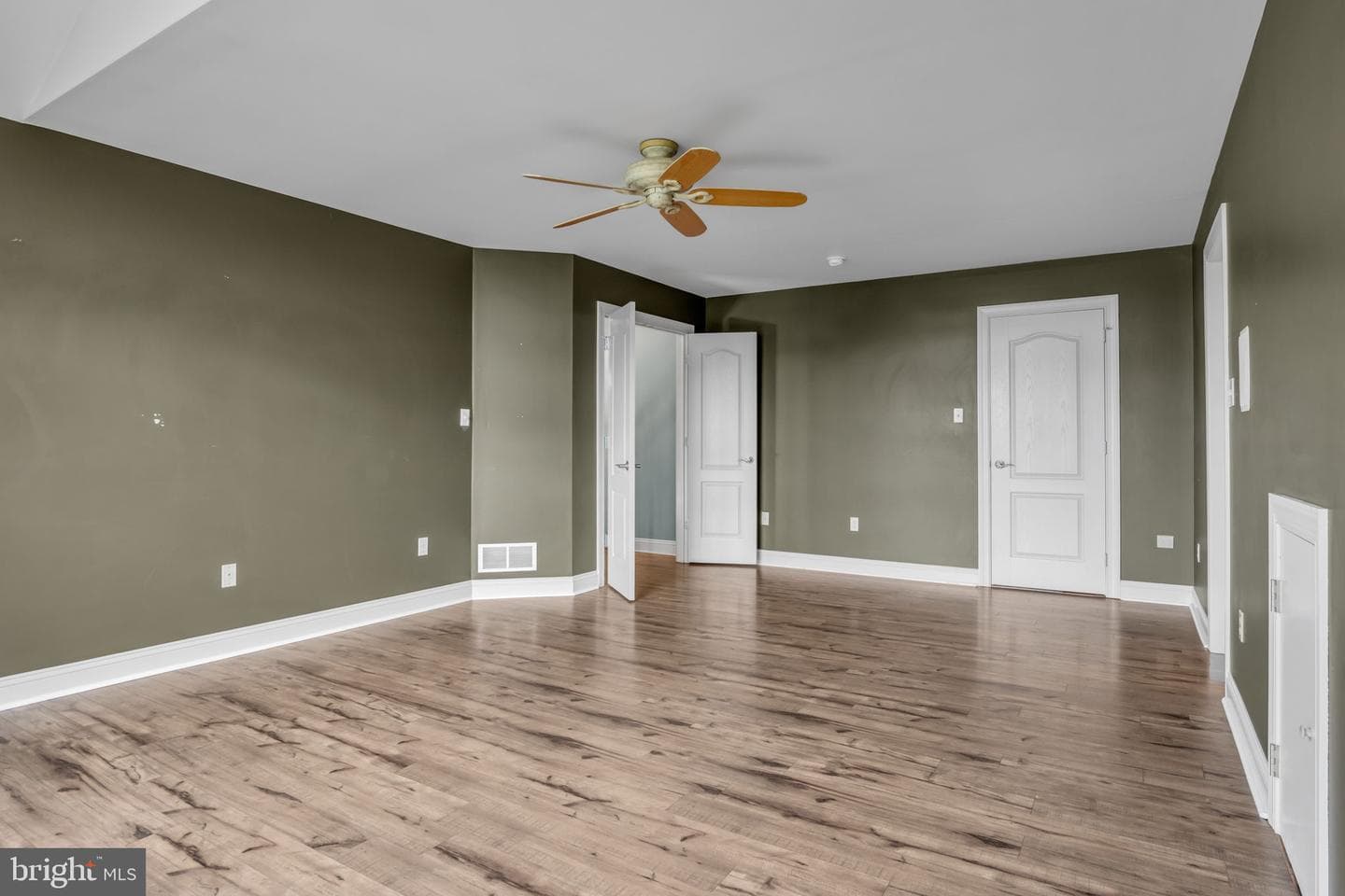 4002 Glenfinnan Place photo 23