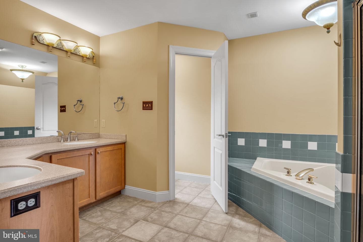 4002 Glenfinnan Place photo 25
