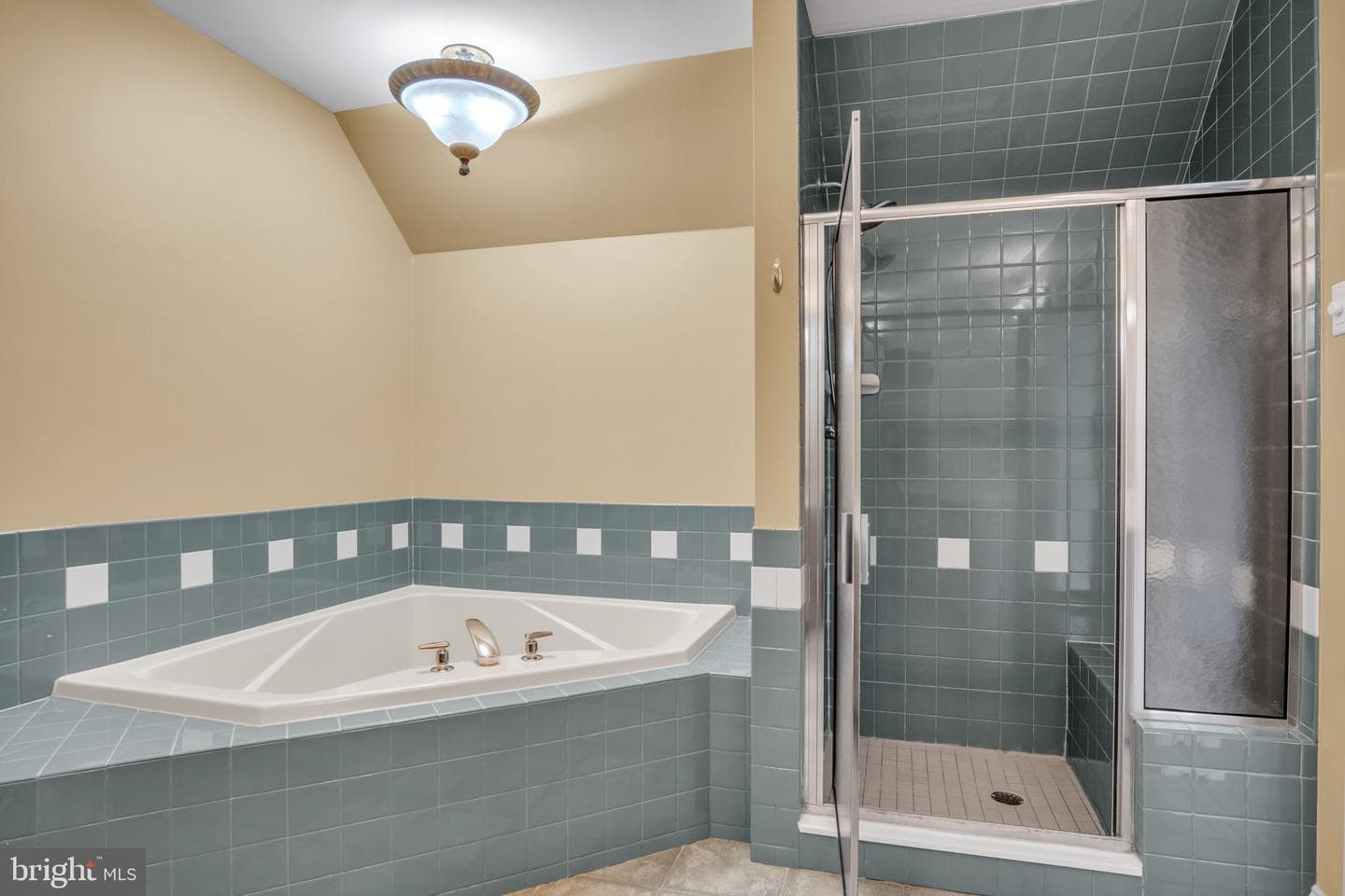 4002 Glenfinnan Place photo 27