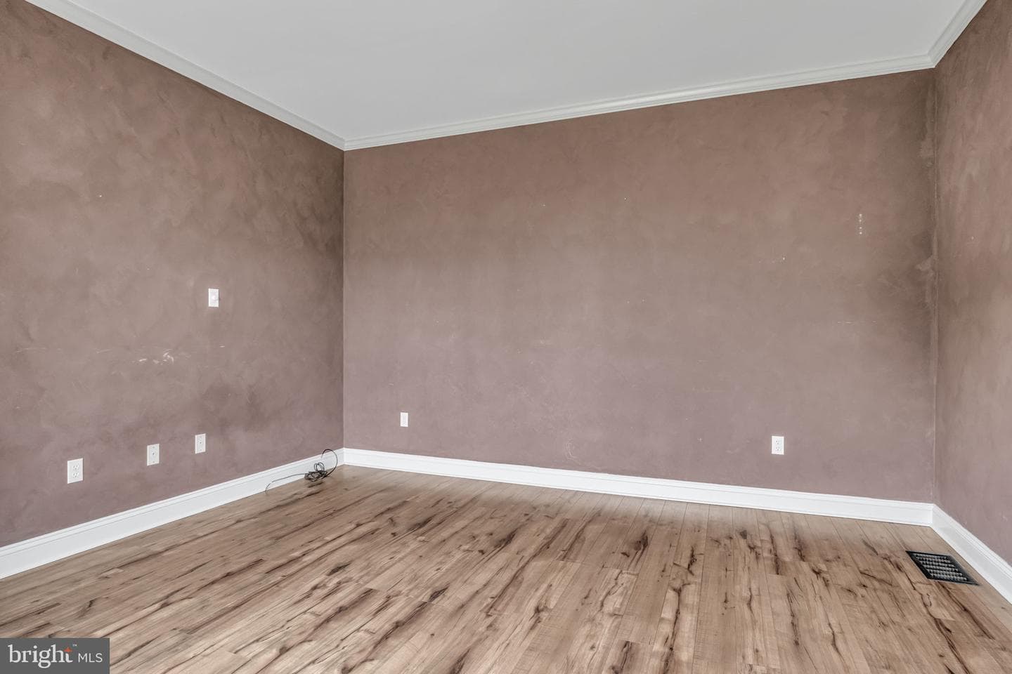 4002 Glenfinnan Place photo 6