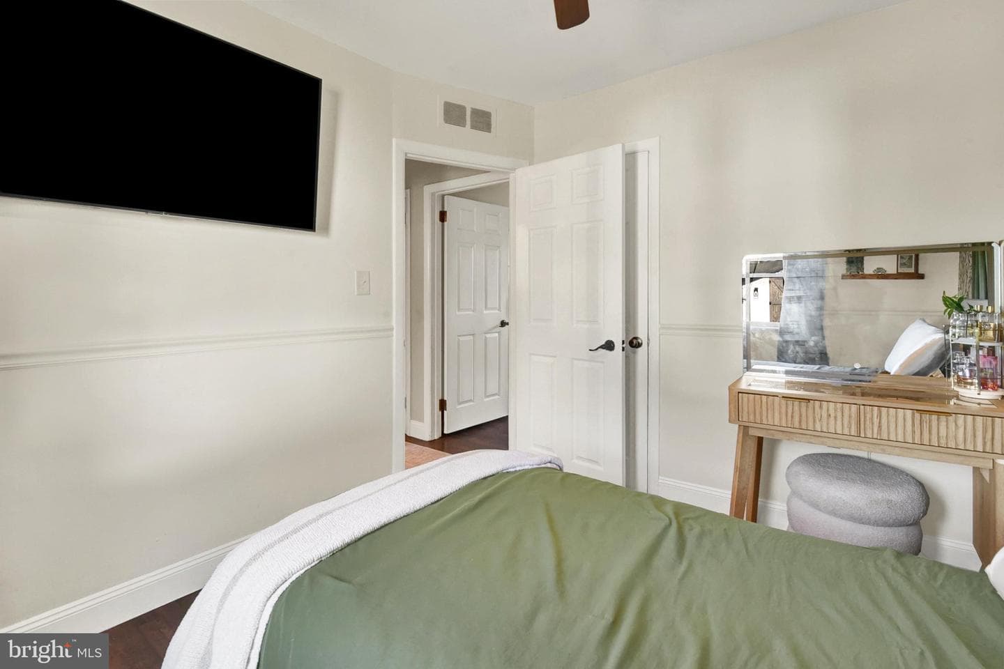 313 Charles Road photo 14
