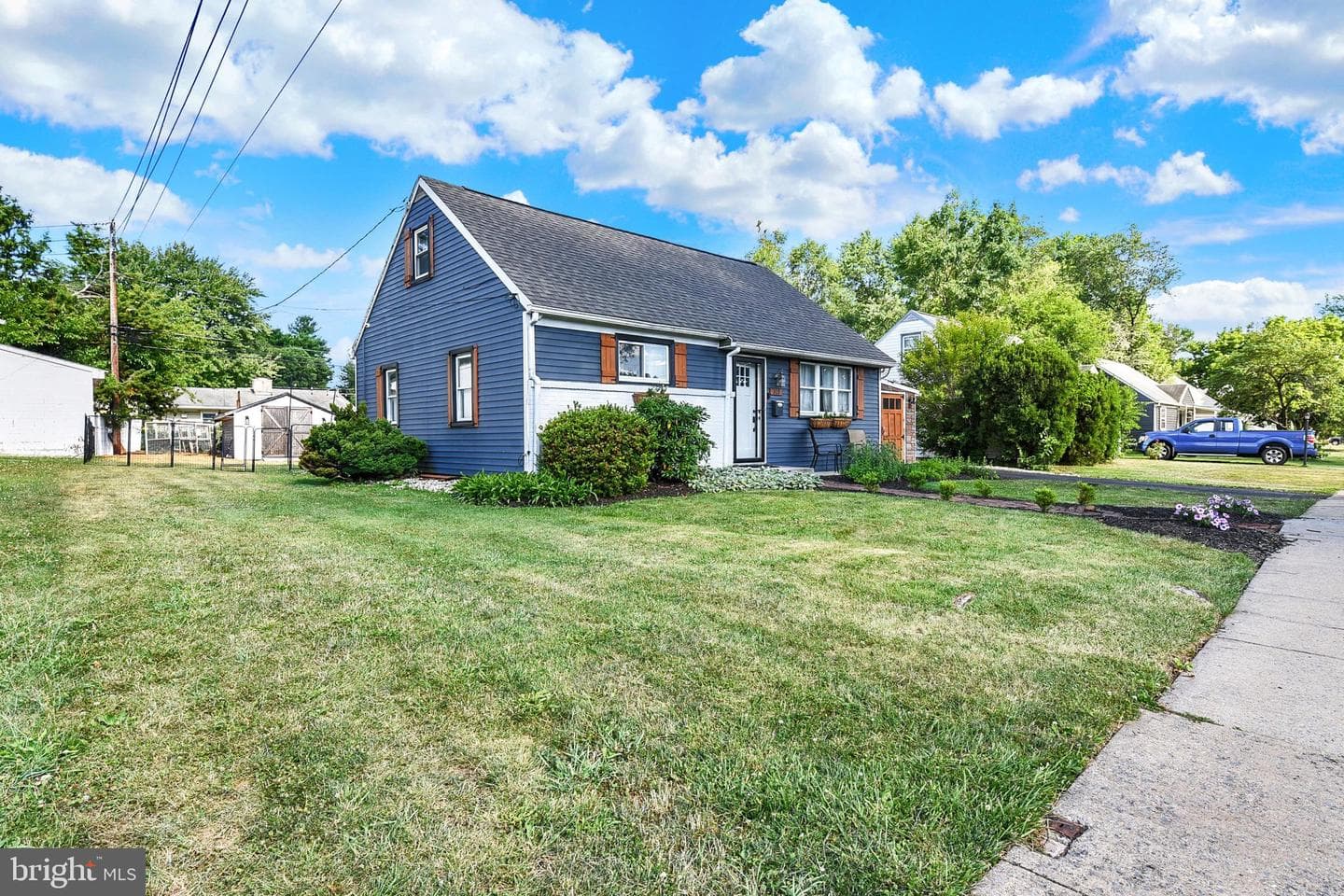 313 Charles Road photo 3