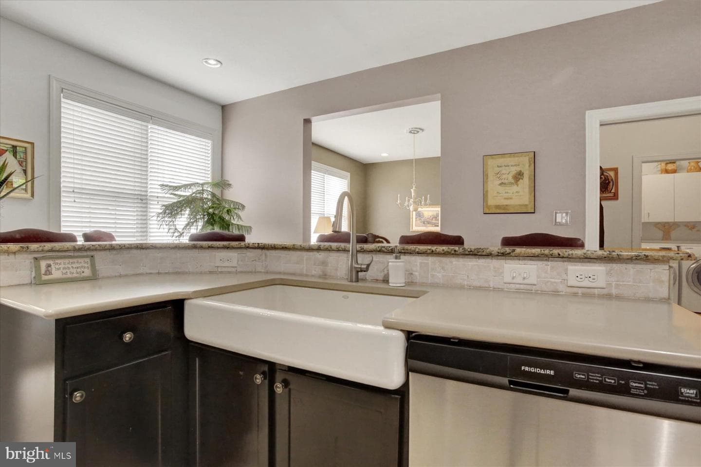 3 Jamestown Square photo 12