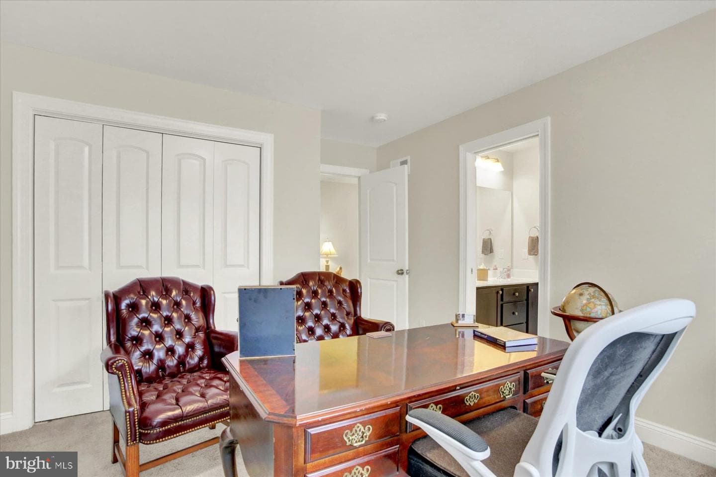 3 Jamestown Square photo 23