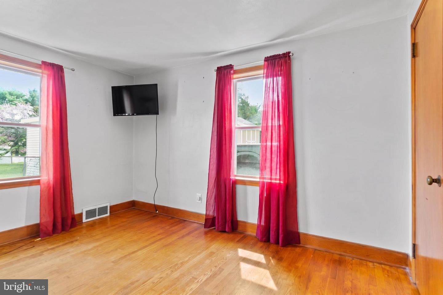 1883 George Avenue photo 12