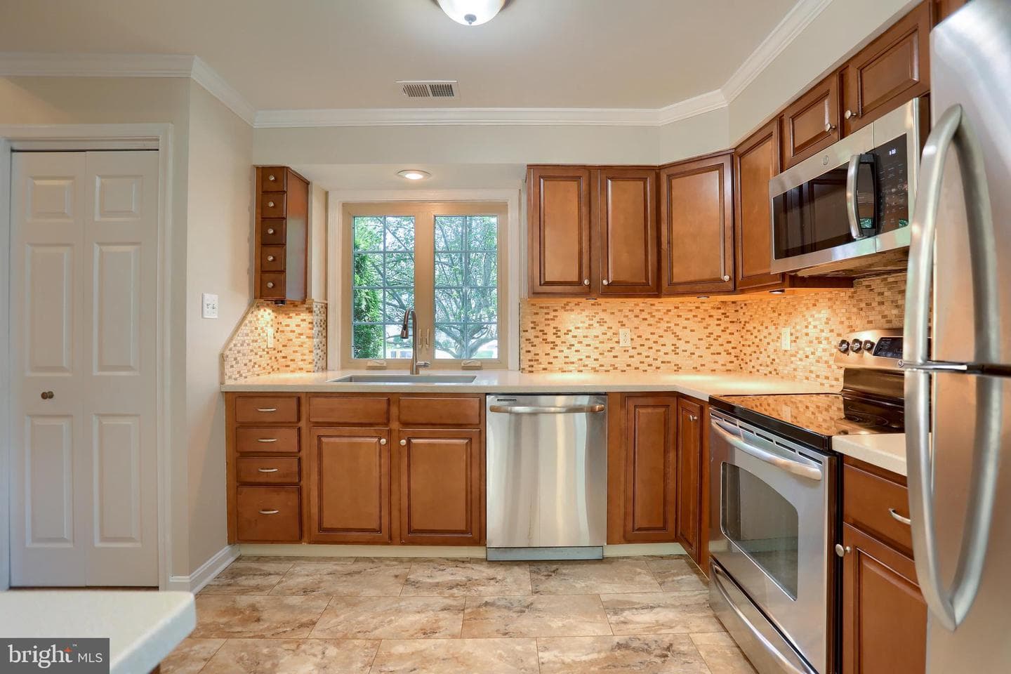 5602 Moreland Court photo 4
