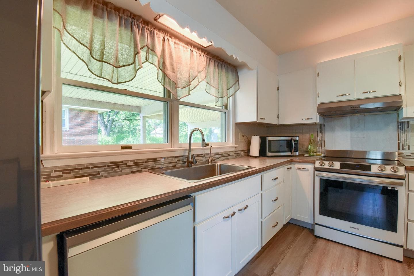 4112 Rosemont Avenue photo 10