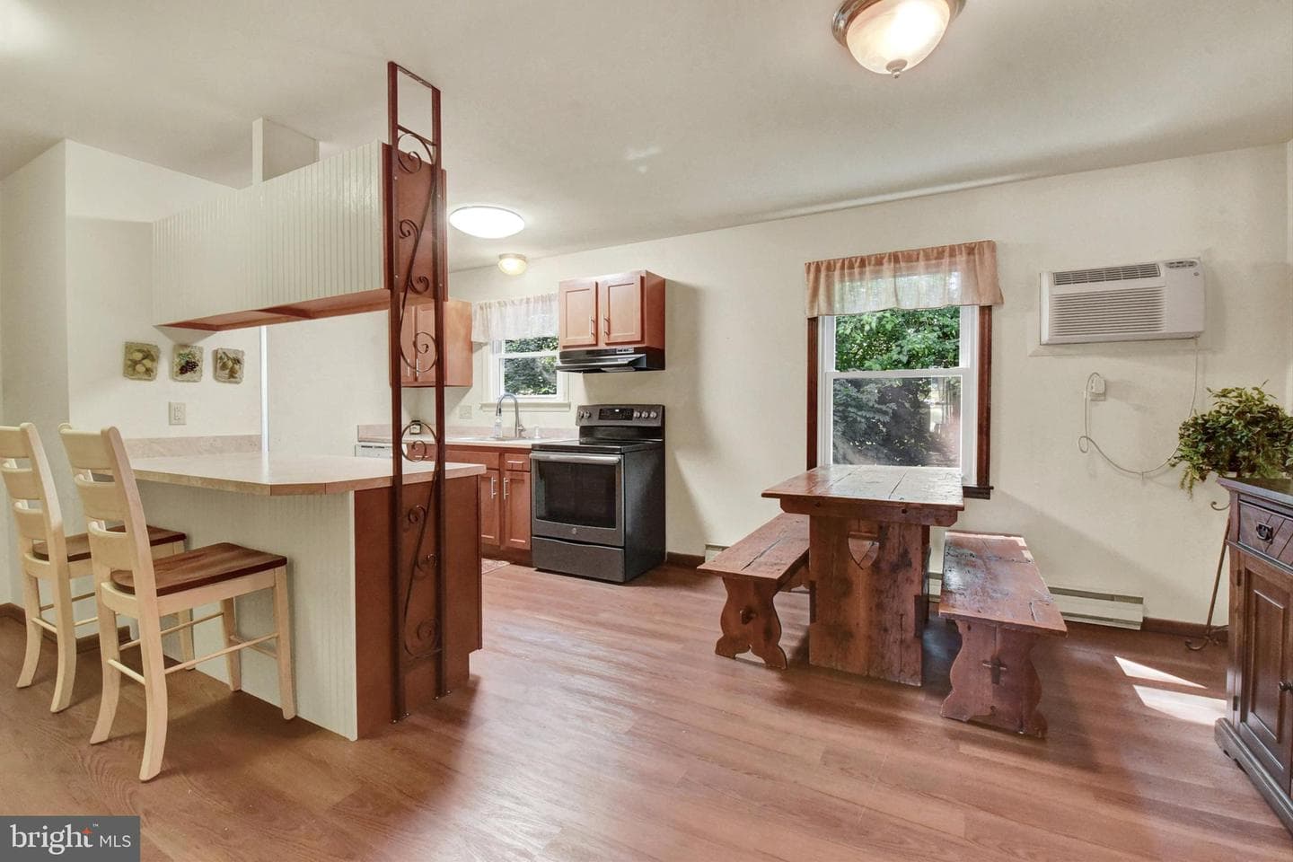 202 Marion Avenue photo 4