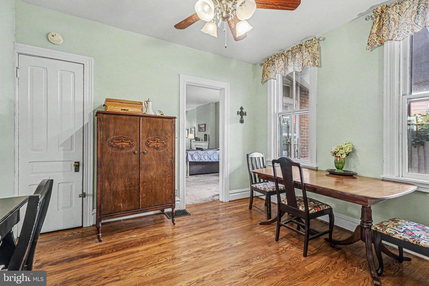 215 Walnut Street photo 8