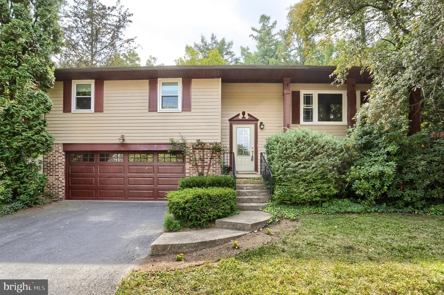 517 Lamp Post Ln, Camp Hill