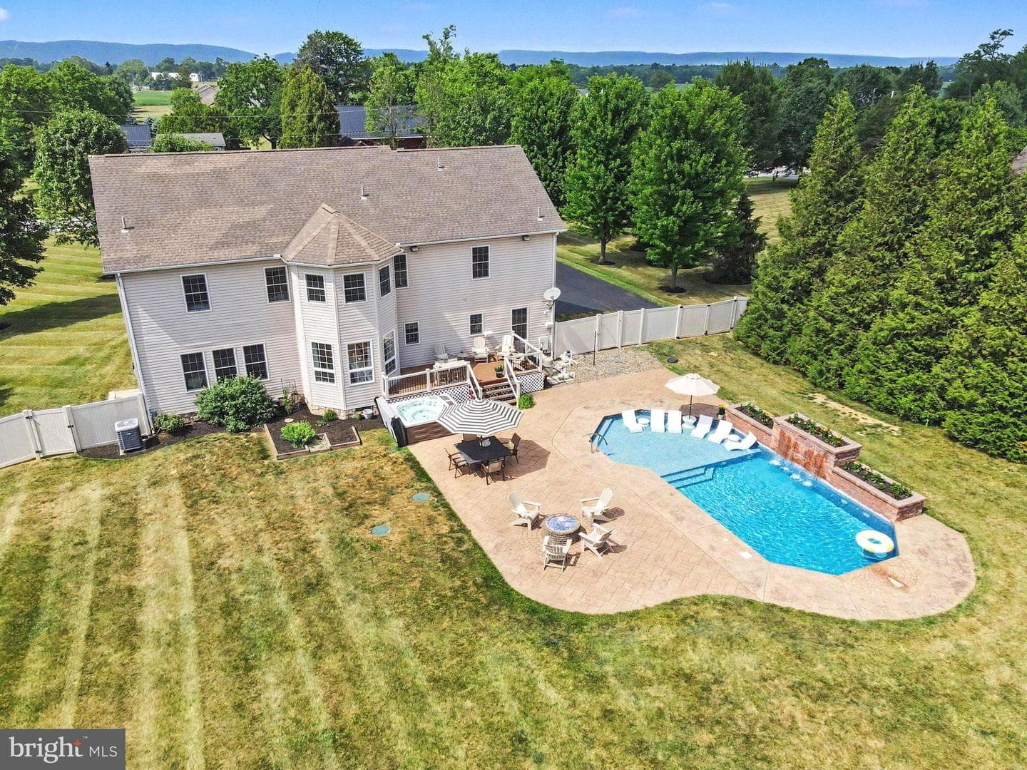 2 Ridge Drive photo 3