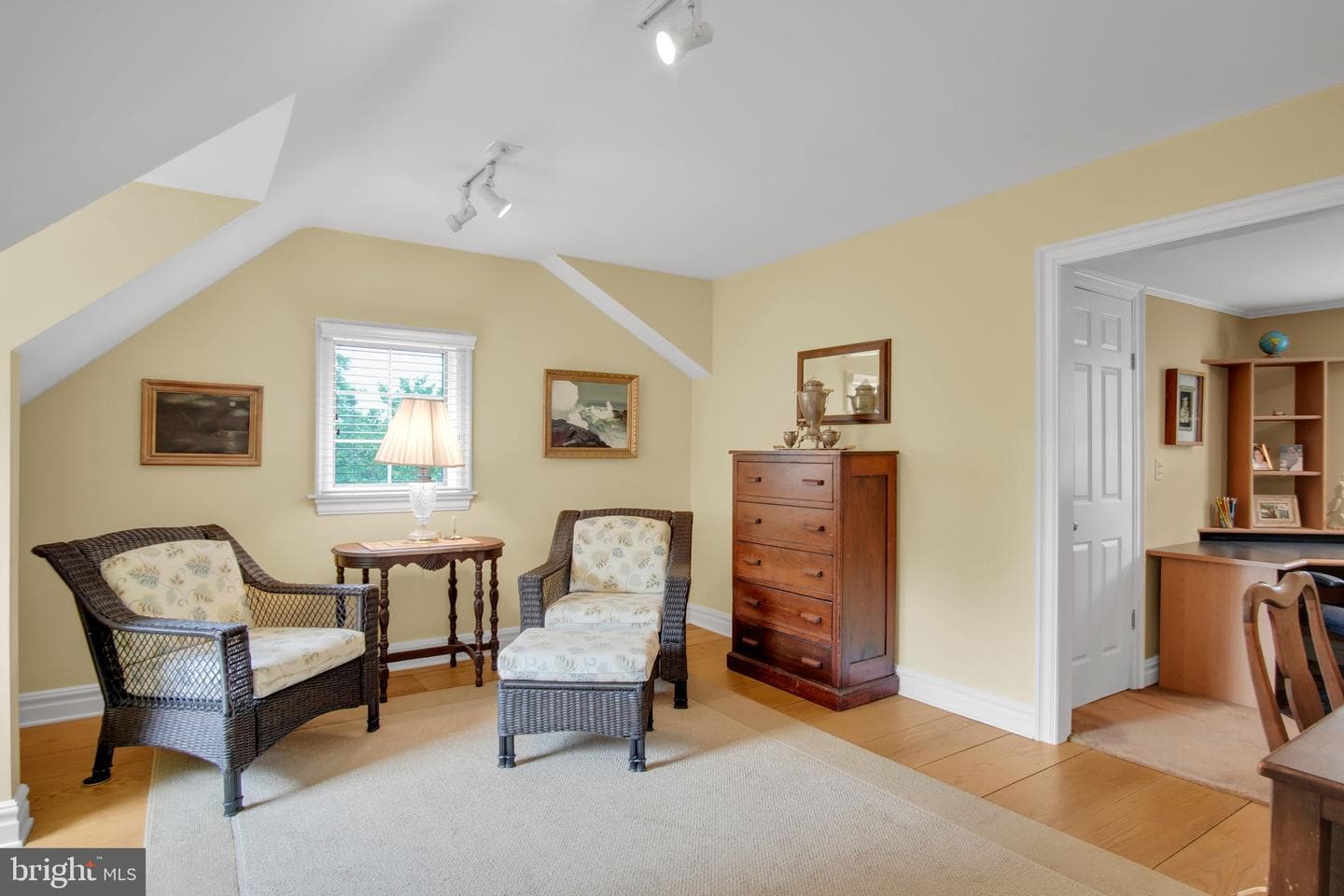 223 W Lisburn Road photo 25