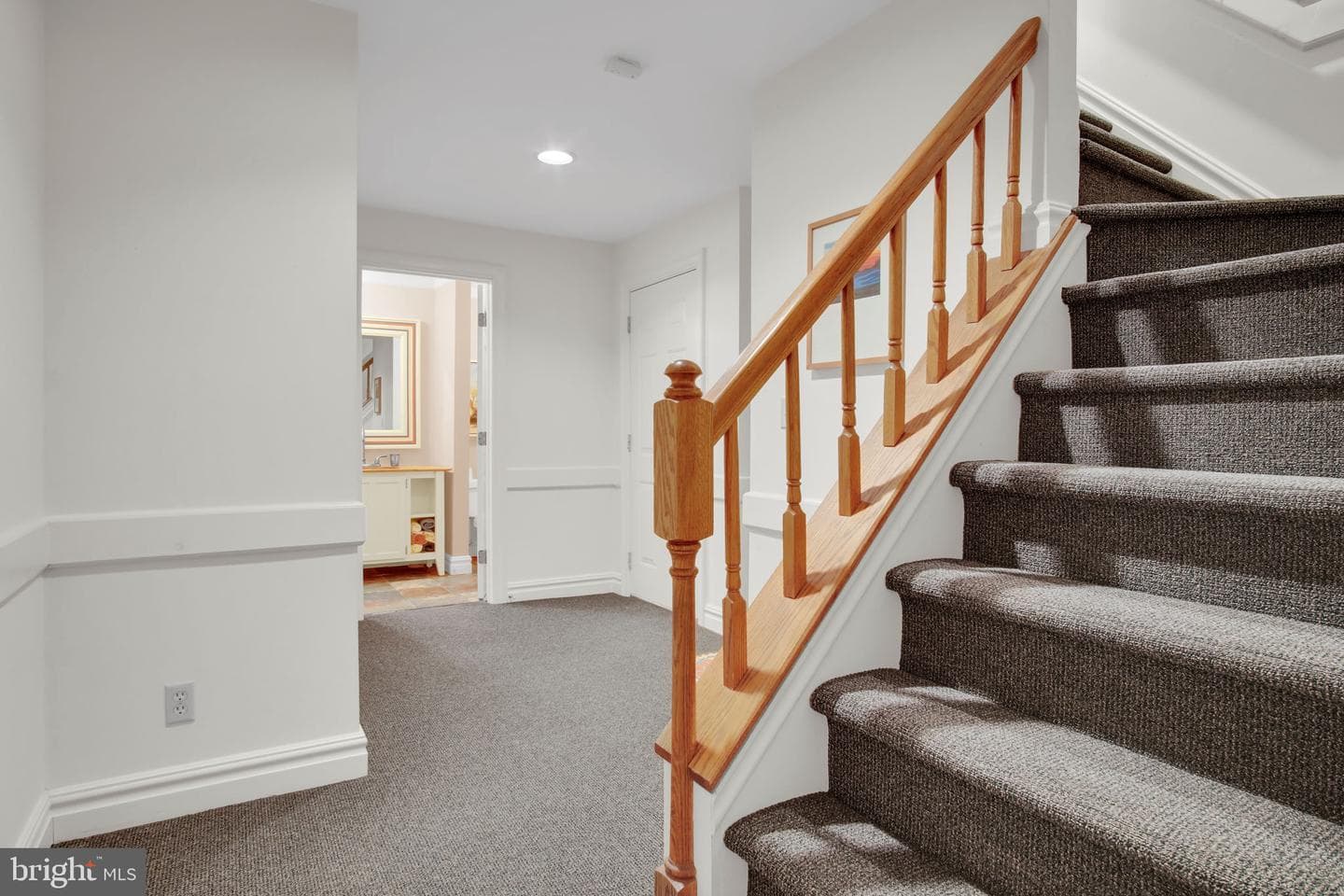 223 W Lisburn Road photo 31