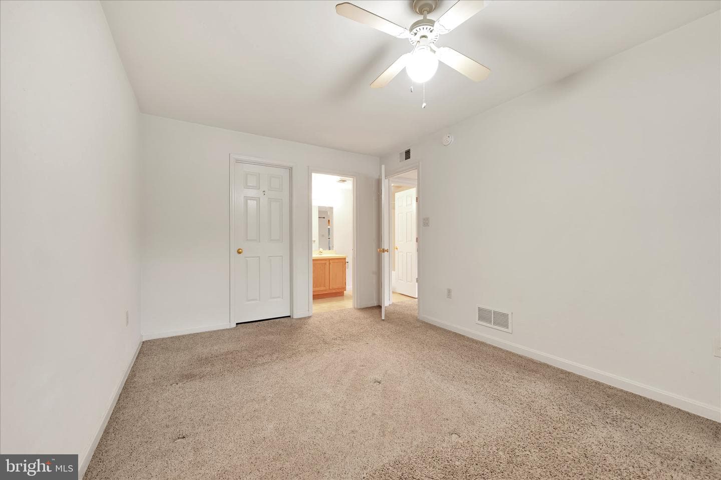 5401 Oxford Drive #11 photo 17