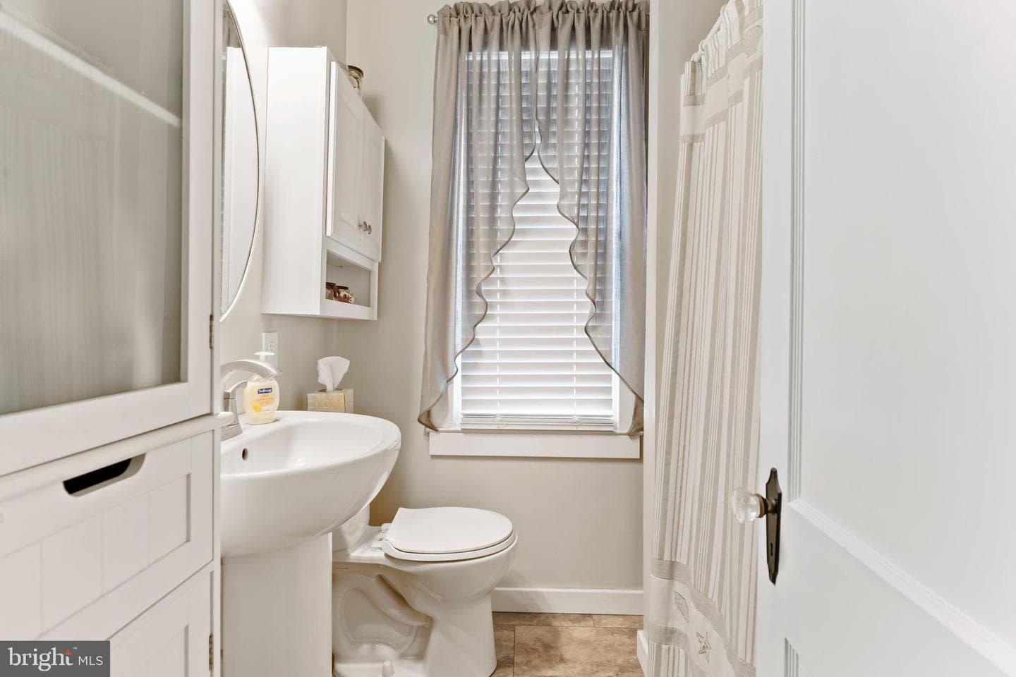 23 E Shady Lane photo 18