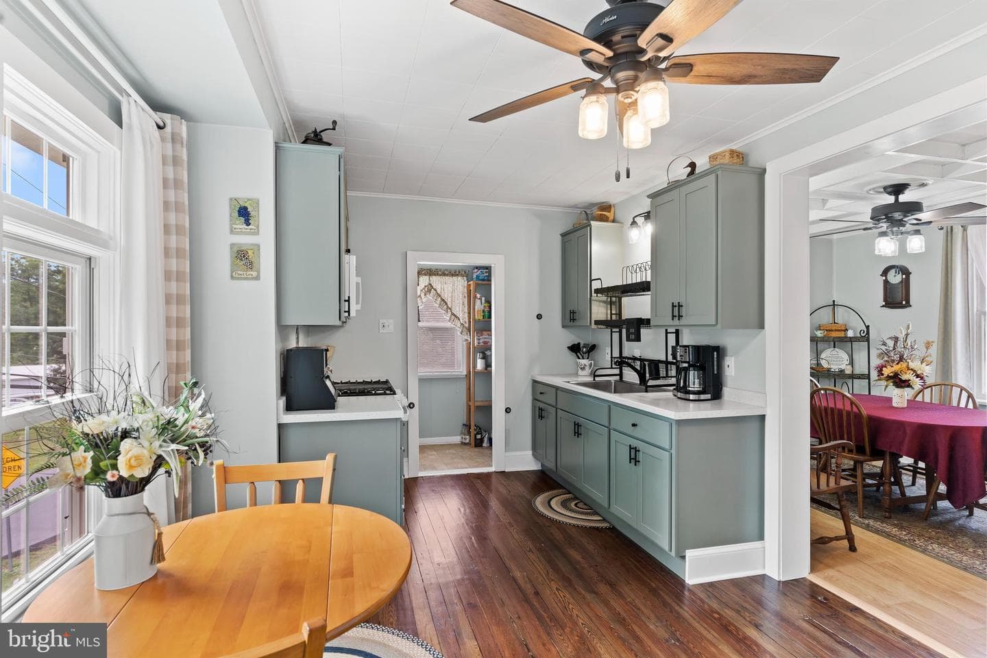 23 E Shady Lane photo 8