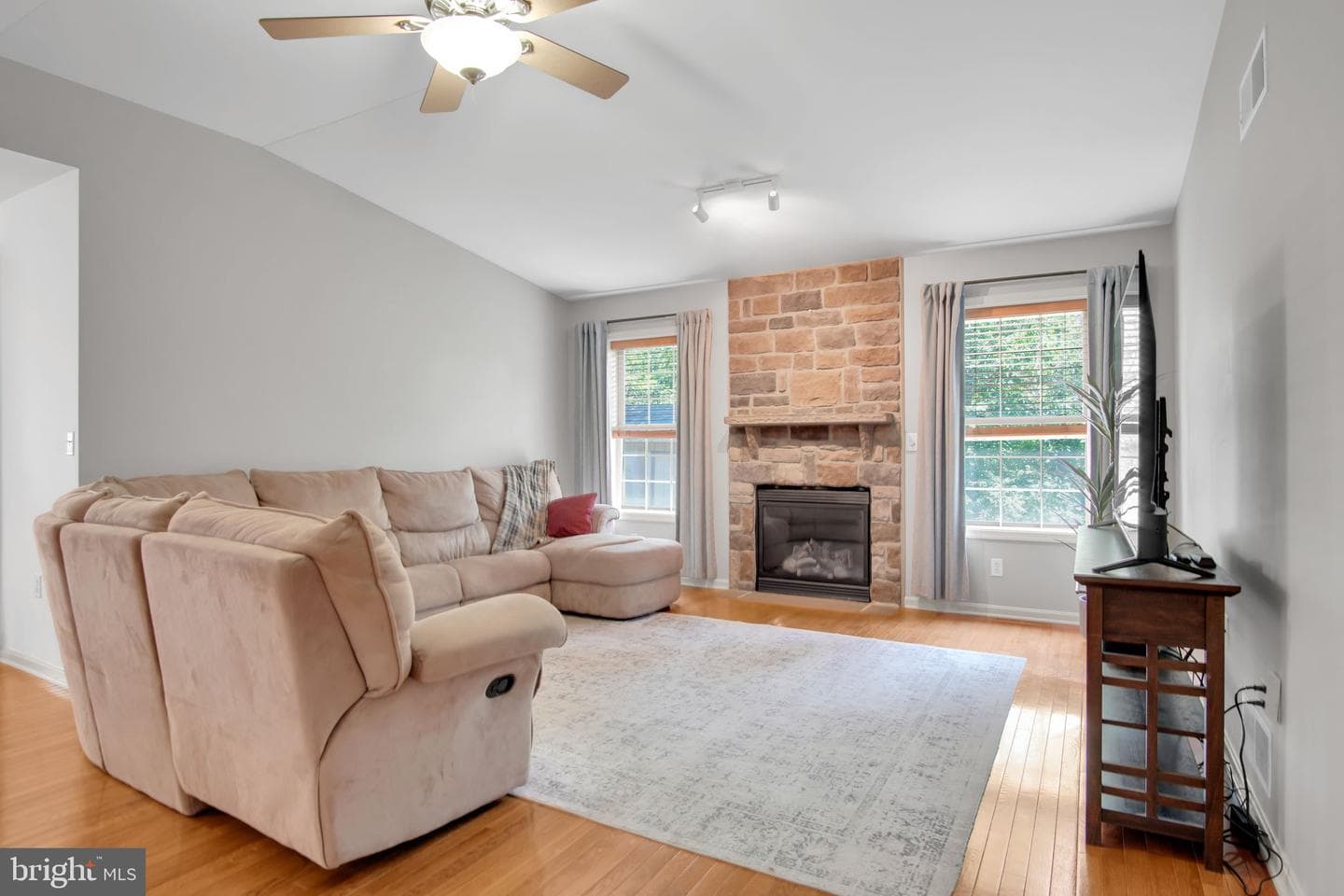 42 Ridge Avenue photo 3