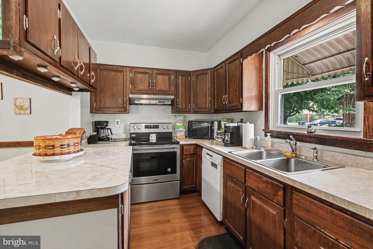 414 Appletree Road photo 10