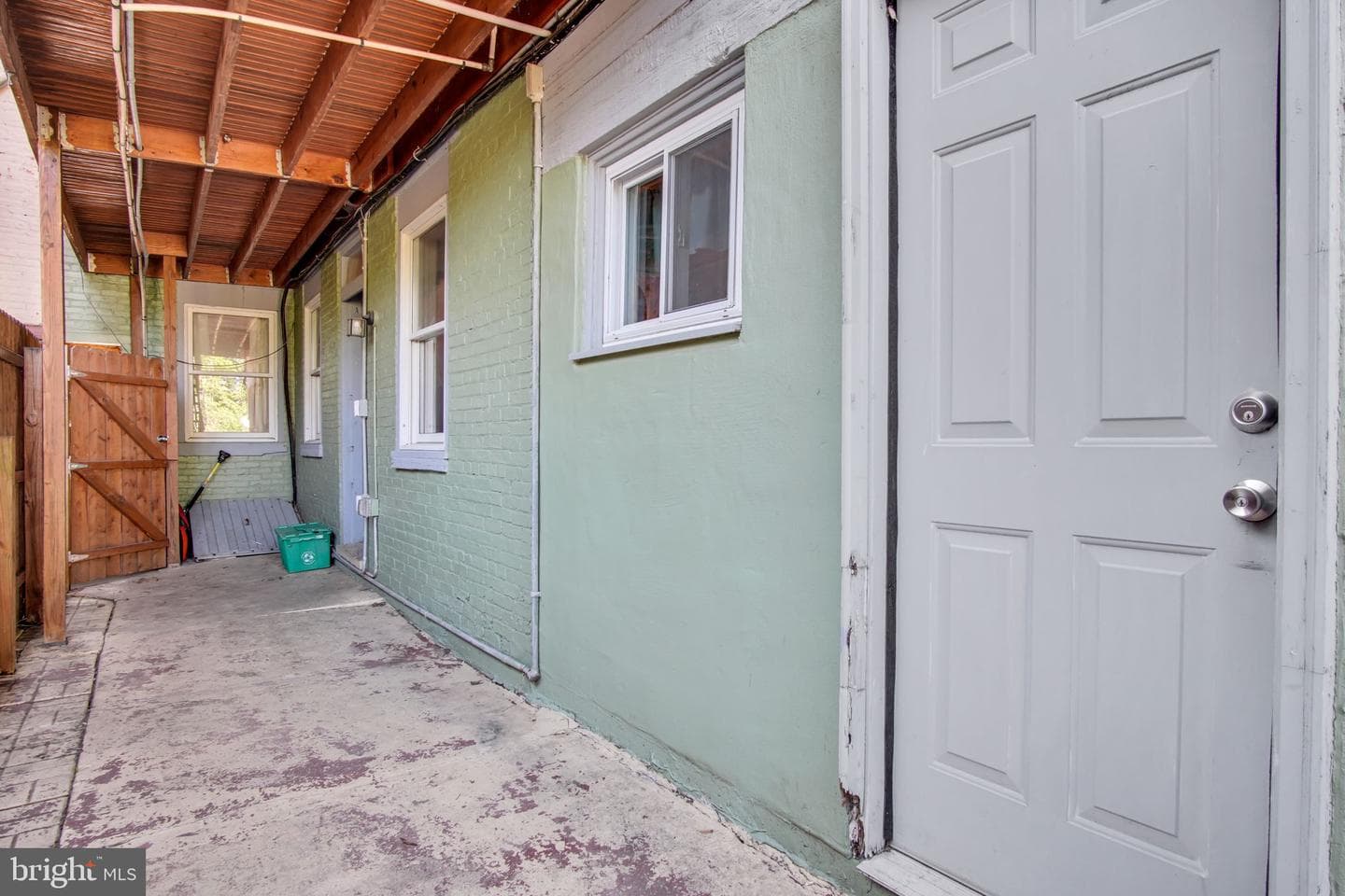 151 S East Street photo 20