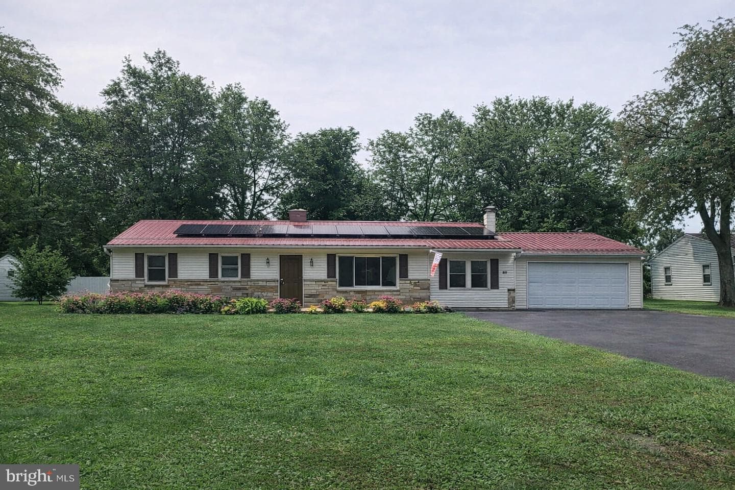 405 Pine Road photo 1