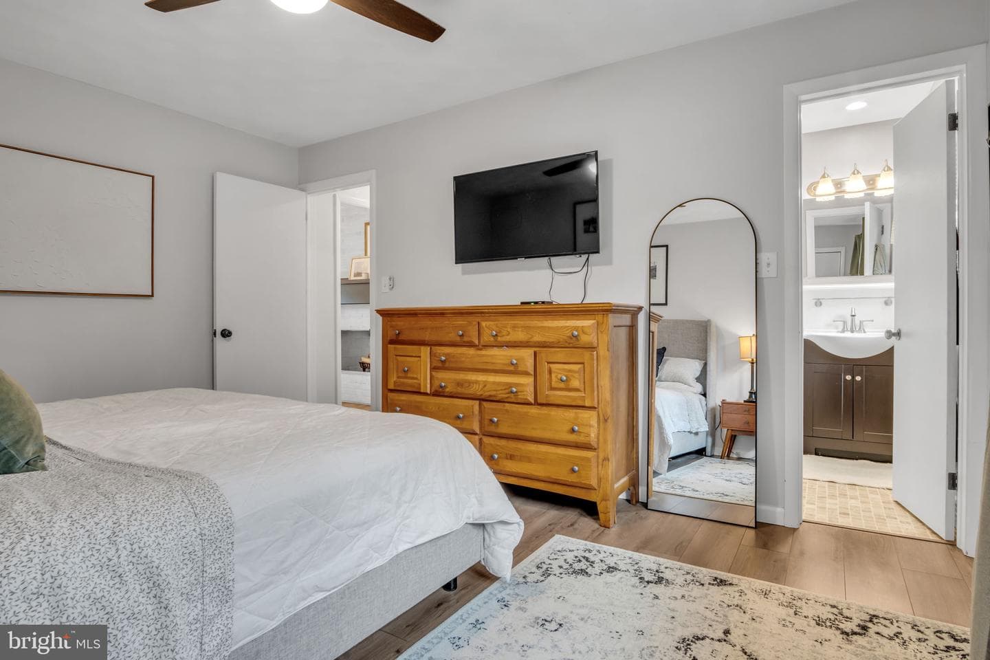 112 W Green Street photo 12