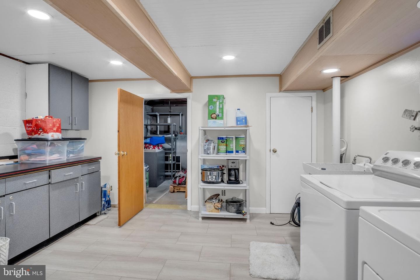 112 W Green Street photo 23