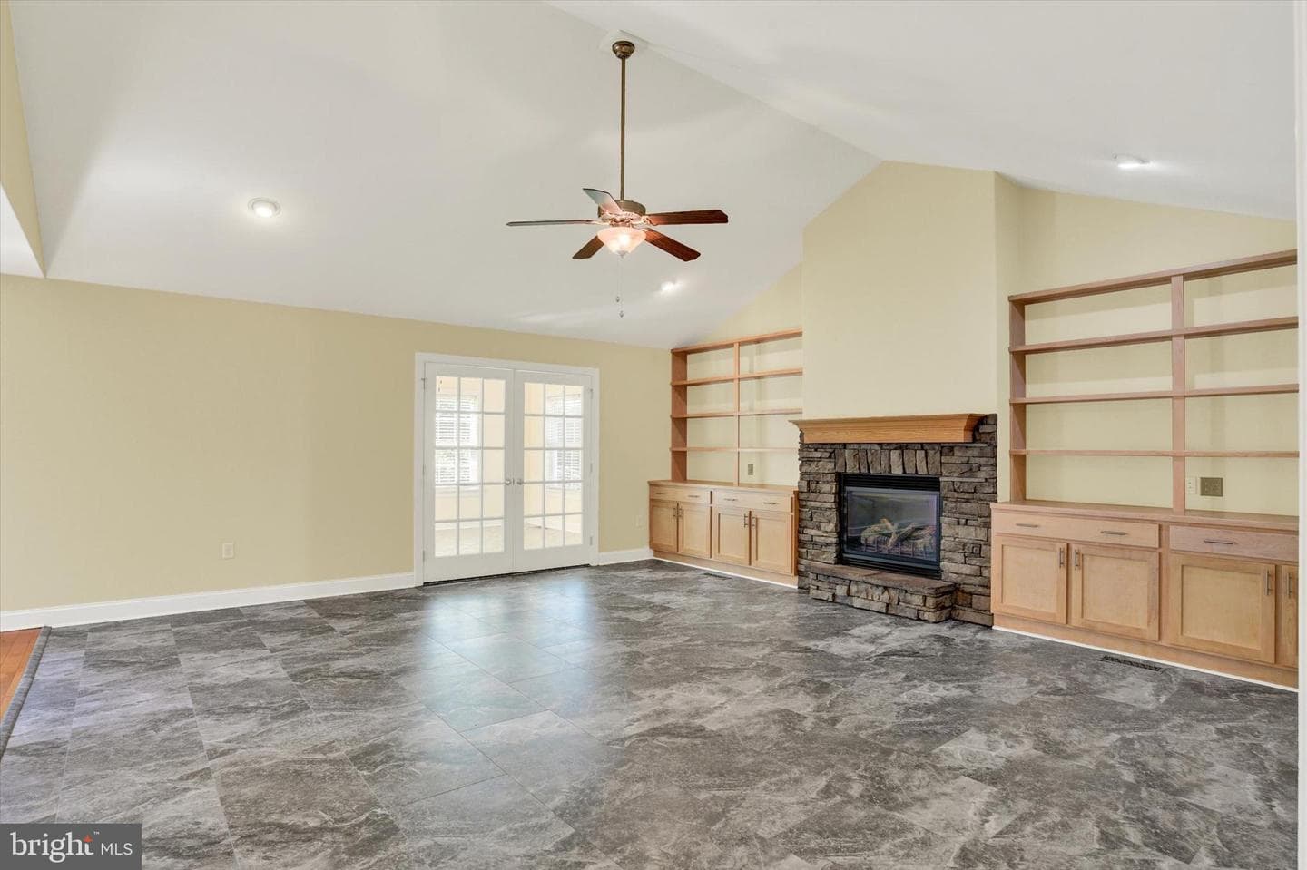 807 Genevieve Drive photo 6