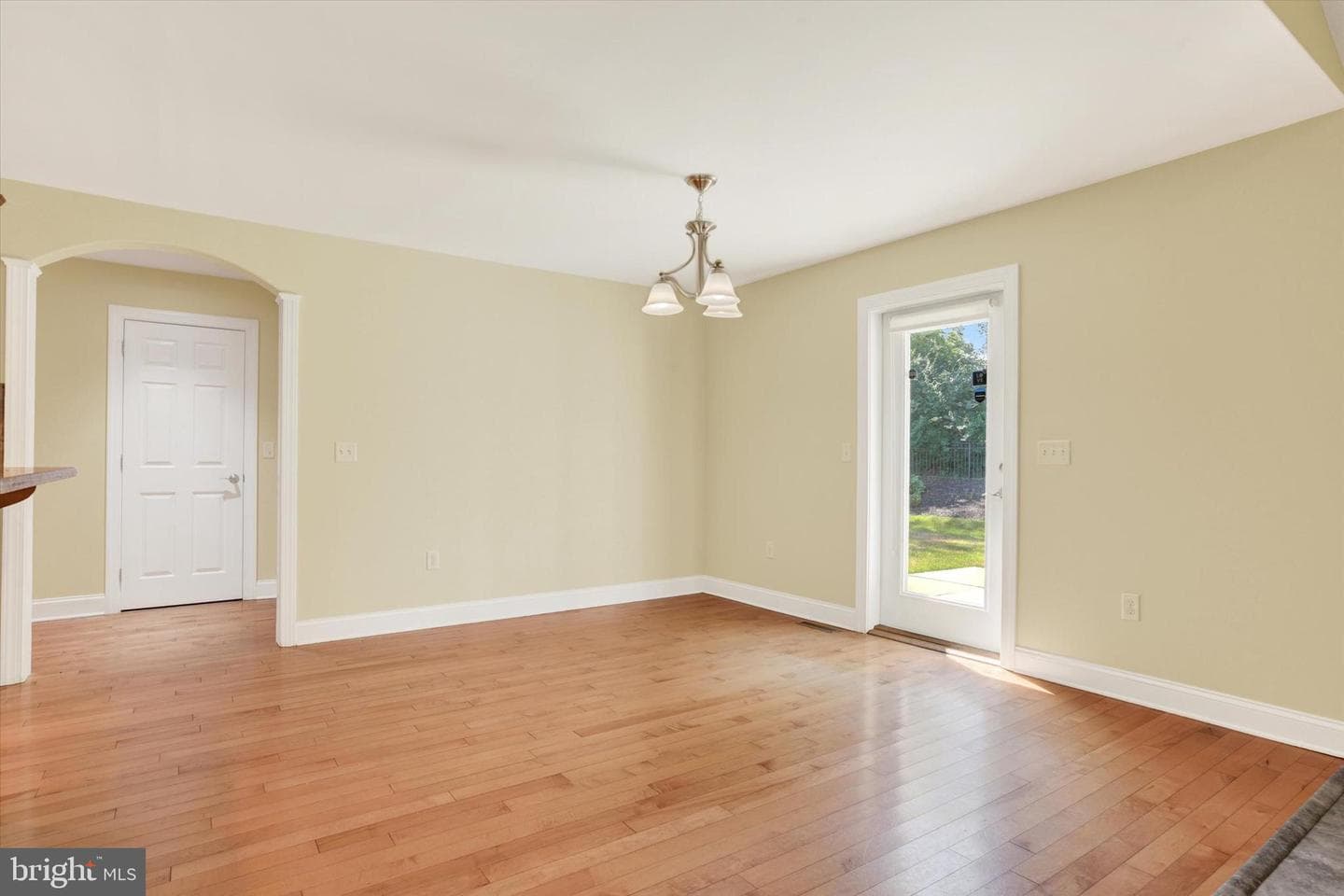 807 Genevieve Drive photo 9