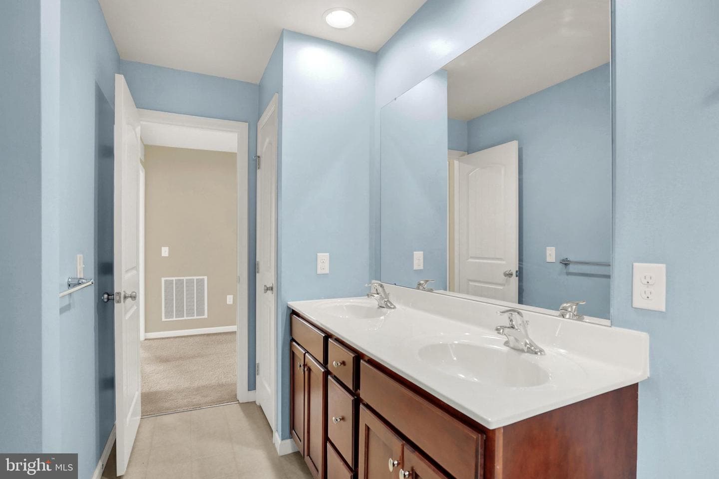 161 Walden Way photo 25