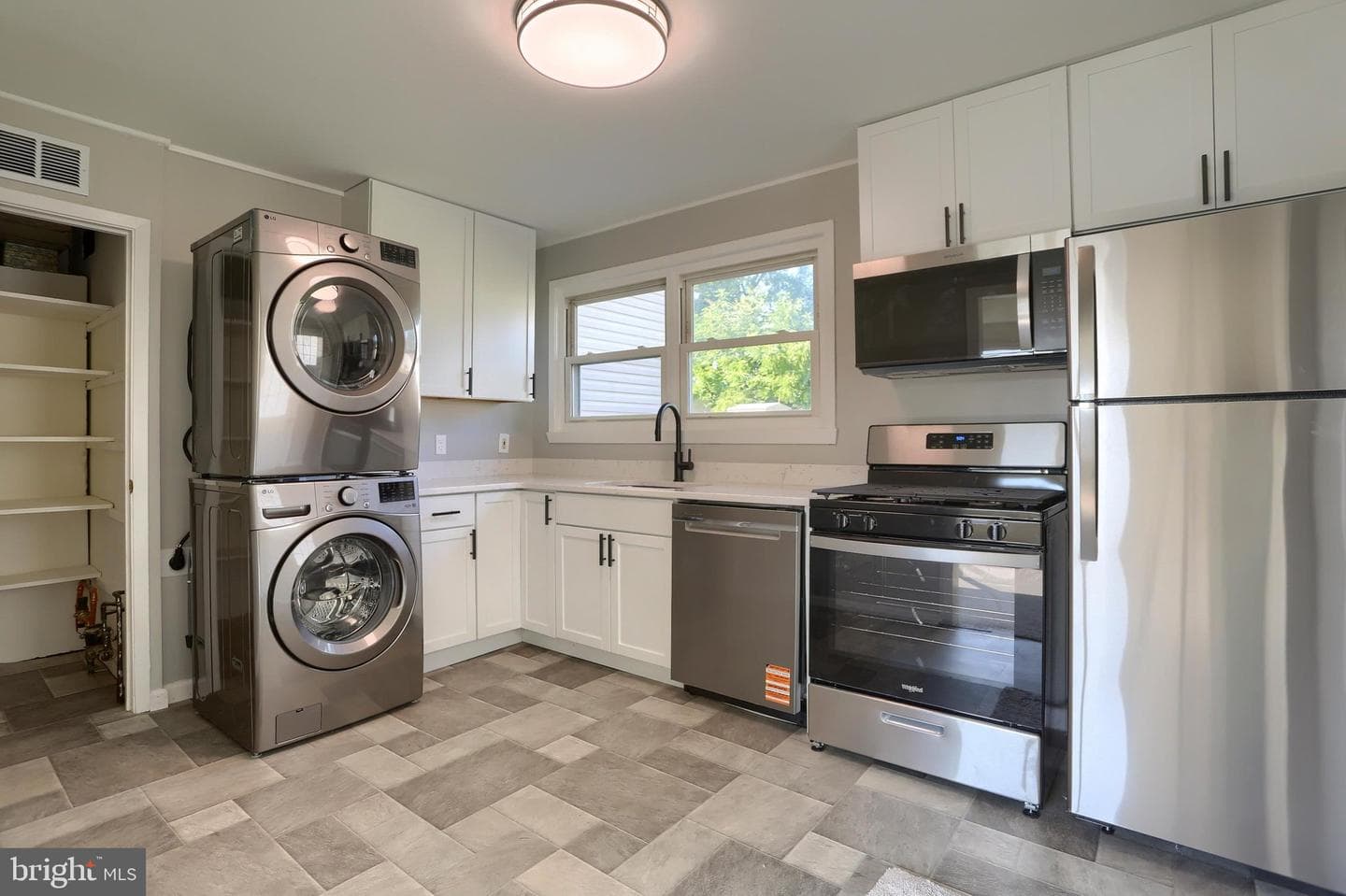 204 S Locust Street photo 11