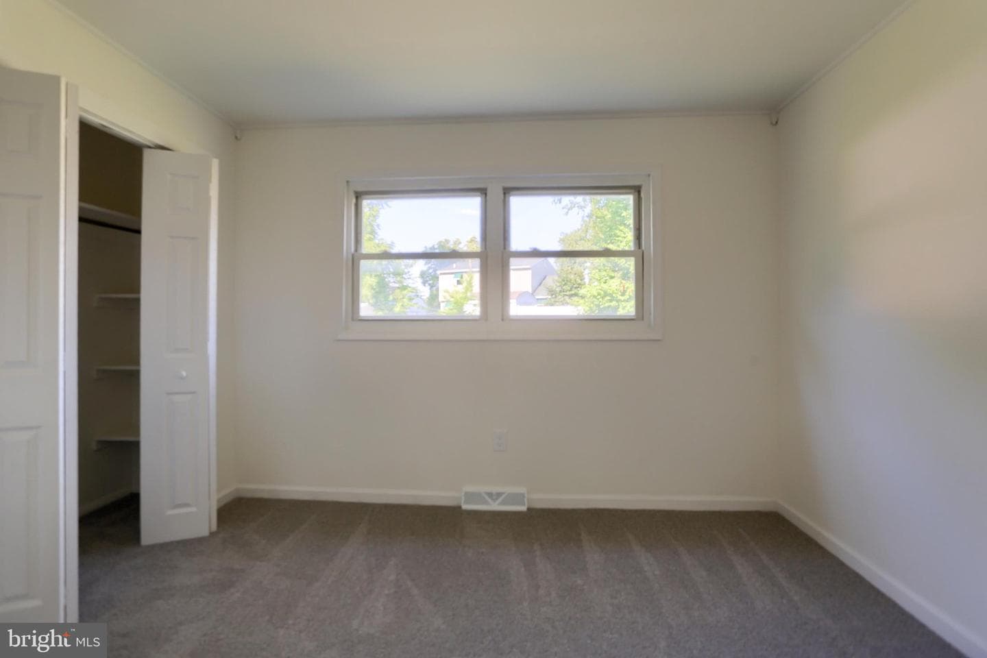 204 S Locust Street photo 20