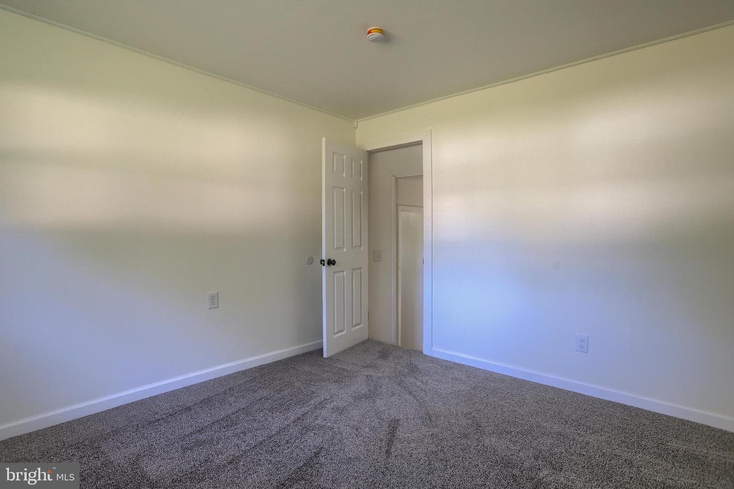 204 S Locust Street photo 22