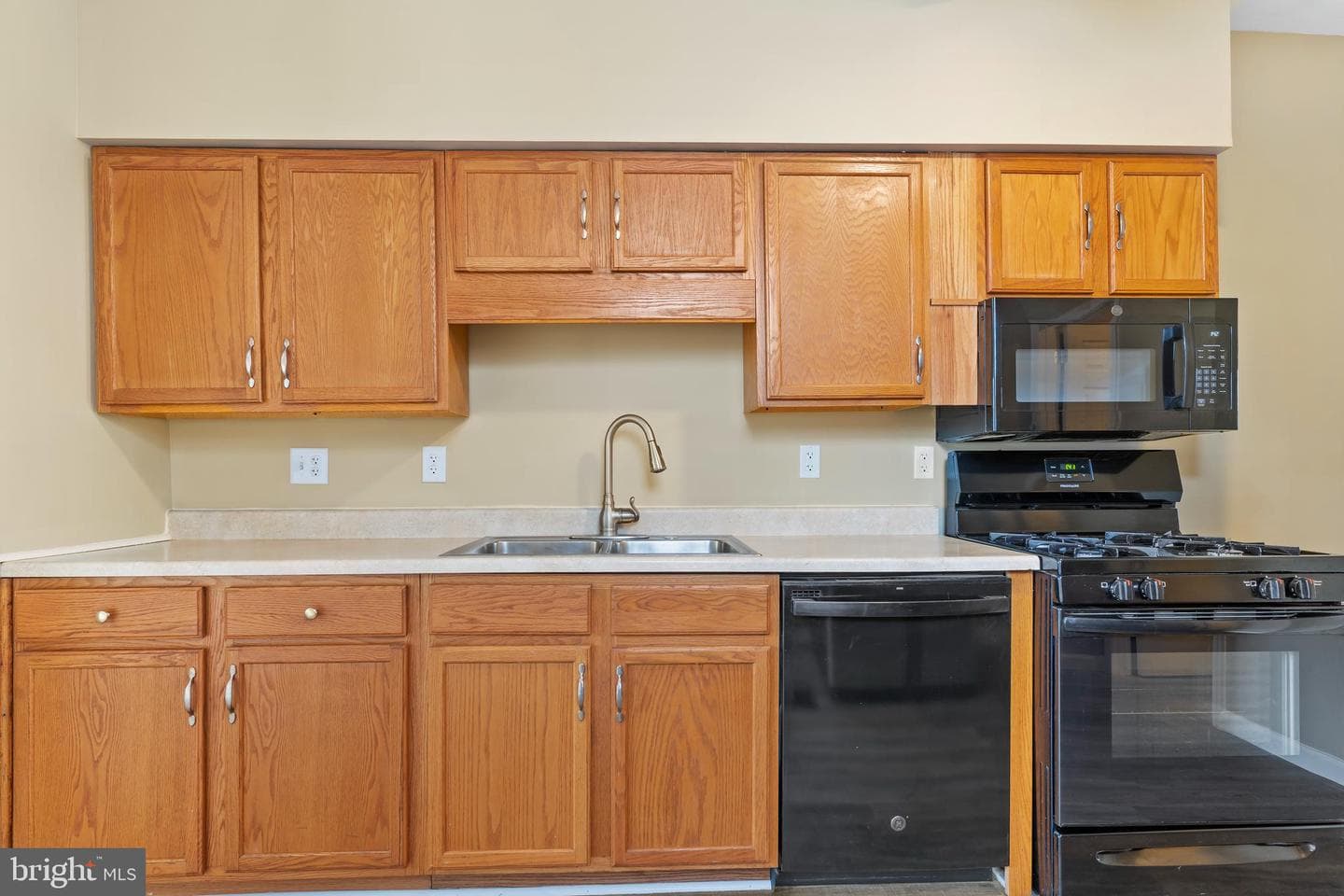 54 E Penn Street photo 10