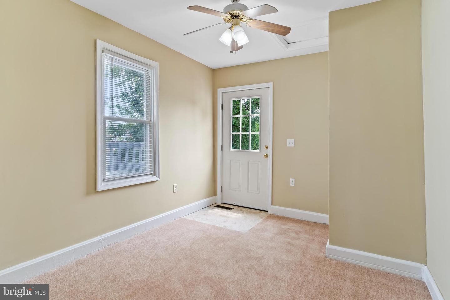 54 E Penn Street photo 17