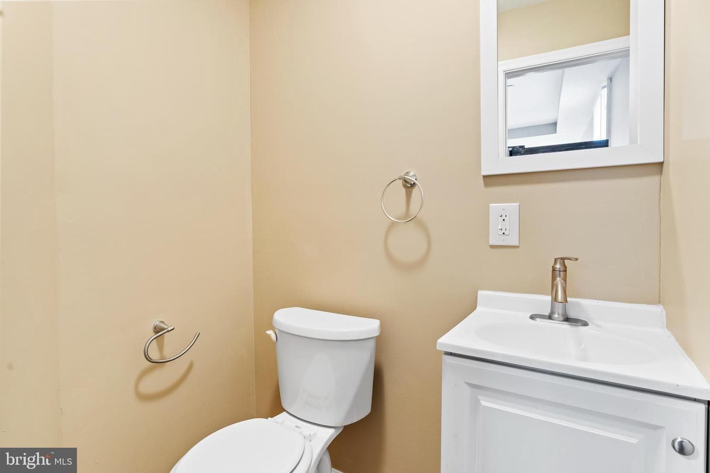 54 E Penn Street photo 7