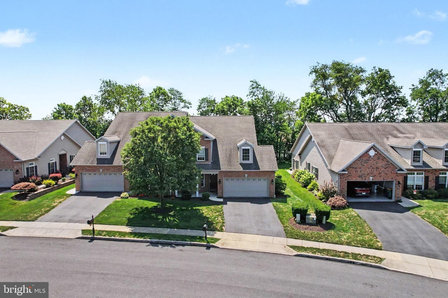 1530 Amherst Court photo 29