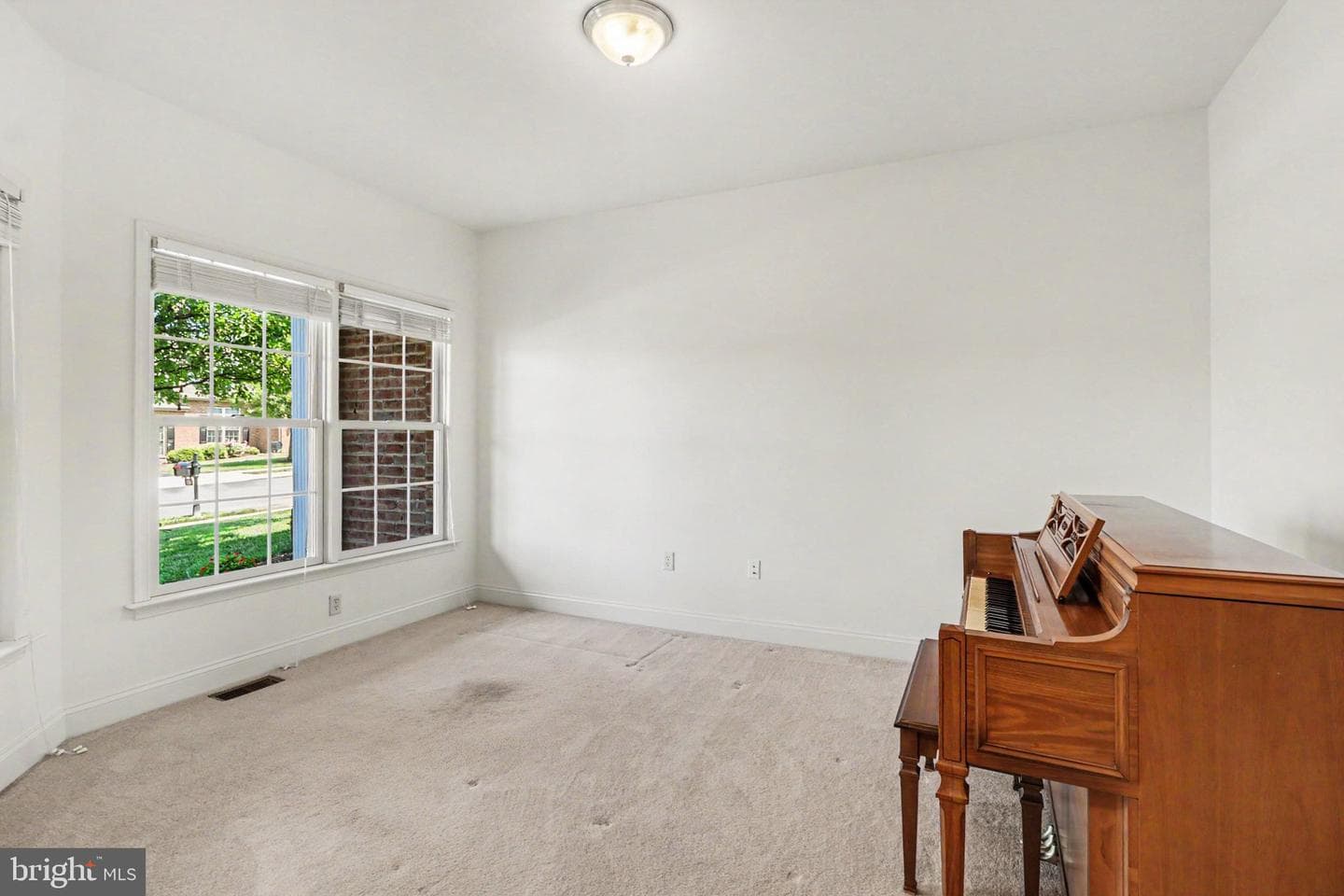 1530 Amherst Court photo 4