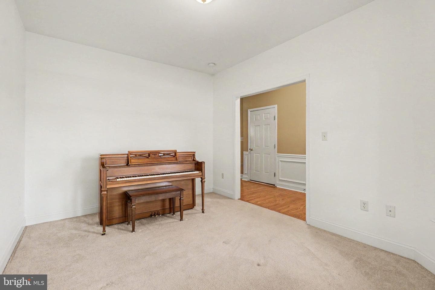 1530 Amherst Court photo 5